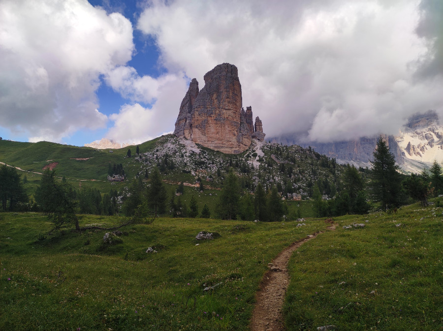 escursione rifugio cinque torri